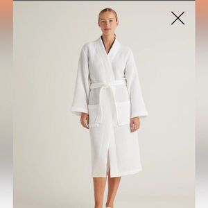Quince Classic White Waffle Robe
